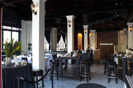 シビックセンター駅へ徒歩3分の好立地！歴史的なビルを改築したホテルに充実のステイ