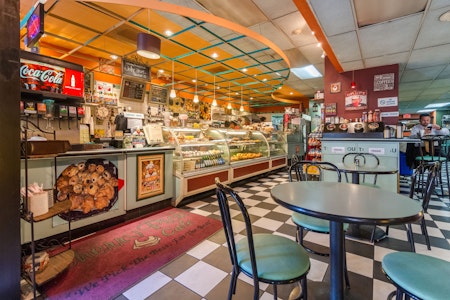 シビックセンター駅へ徒歩3分！歴史的な建物を改装したおしゃれなホテルにステイ