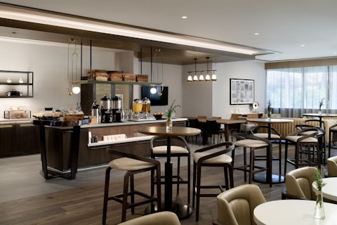 ディズニーリゾートは徒歩15分！リゾート気分を満喫できるホテル泊。ビジネスクラス利用