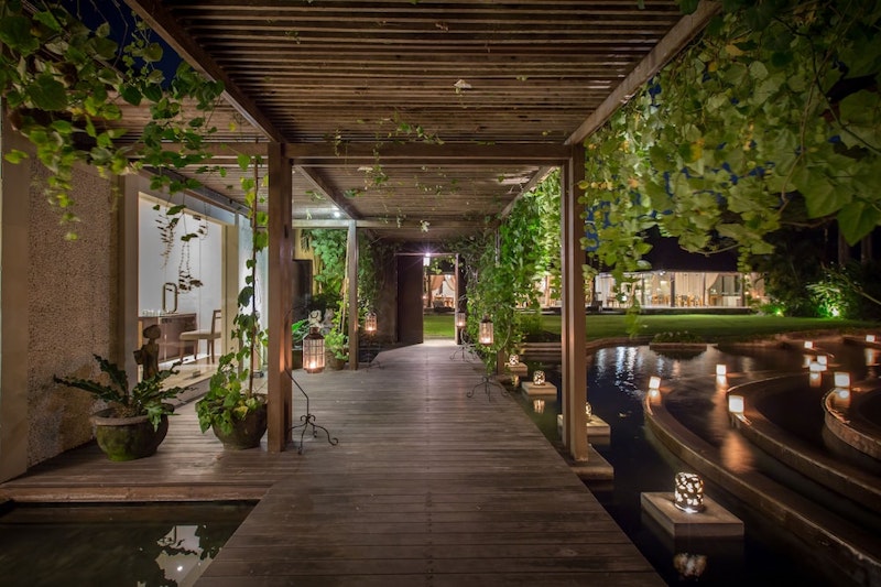 トランジットでシンガポール観光も！スミニャック地区のグループ向けホテル滞在