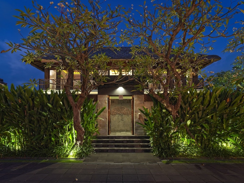 スミニャック地区の5つ星リゾートに泊まる旅！広々とした開放的のある部屋にステイ