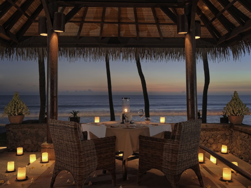 トランジットでシンガポール観光も！ロマンチックな5つ星リゾート泊。ビジネスクラス利用