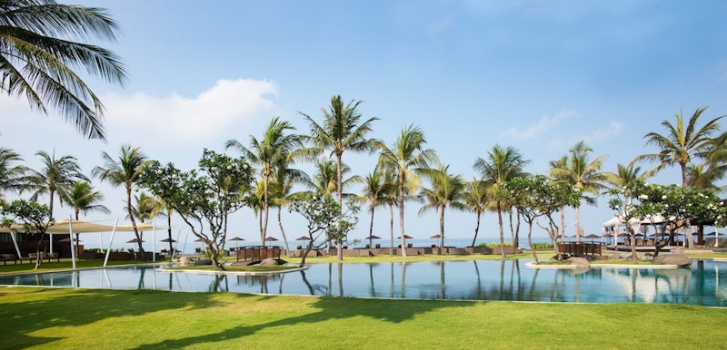 トランジットでシンガポール観光も！プールつきの豪華ヴィラで至福旅。ビジネスクラス利用