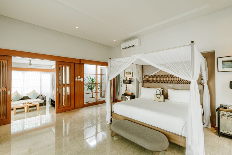 豪華5つ星リゾートの専用プールつきヴィラに宿泊！スミニャックビーチが目の前の好立地