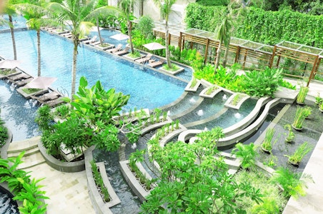 先着100組！2/7(土)販売スタート🎉ラグーンプールが自慢！サヌールのメイン通り沿いの4つ星リゾートで癒やし旅