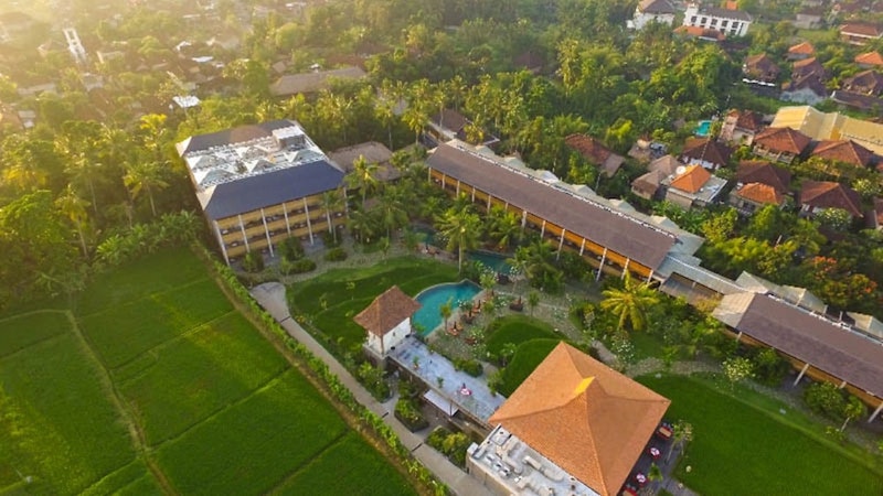 トランジットでシンガポール観光も！ウブド観光に便利な立地の5つ星リゾートホテルに宿泊