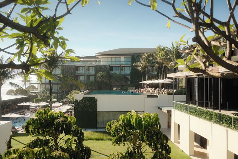 見事な海景色をひとりじめ!5つ星ビーチフロントリゾートの絶景スイートにステイ