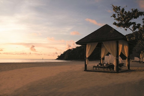 海の絶景パノラマを楽しめる5つ星スイートで優雅な滞在！ビジネスクラス利用