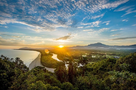 遊びや癒やし、食を満喫＆広大な自然にかこまれた5つ星リゾートにステイ！往復送迎つき