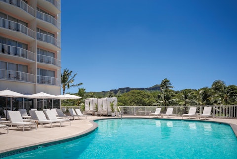 JALで行くハワイ!プールからはダイヤモンドヘッドの眺望も楽しめる!