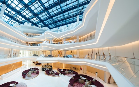 SF映画のような建築デザインがうつくしいホテルに宿泊。ブルジュハリファも徒歩圏内！