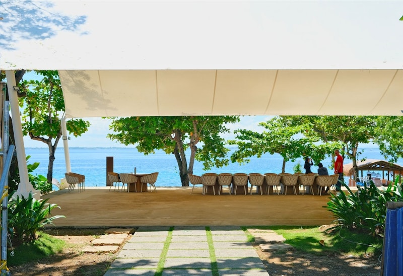 混雑回避の早朝ジンベイザメツアーつき!マクタンニュータウンの大型リゾートホテルに宿泊