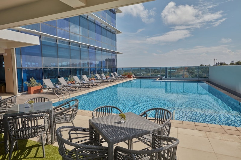 アイランドホッピングを含む5大特典つき！ビーチすぐ＆プールつきホテル泊。往復送迎つき