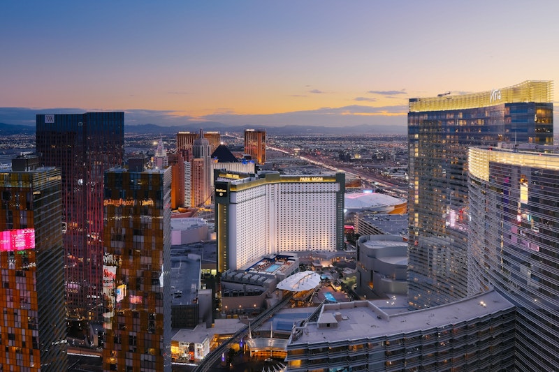 ラスベガスの好立地&LAダウンタウンの高層ビル!4つ星ホテル泊で優雅に2都市を周遊