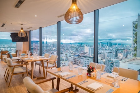 海と空の絶景を楽しむ屋上プールつきホテルにステイ！3大特典つき、ビジネスクラス利用