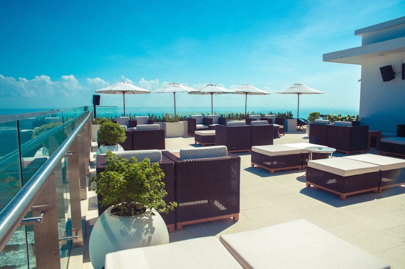 ミーケービーチ沿いの豪華5つ星ホテル!広々スイートに泊まる極上のバケーション