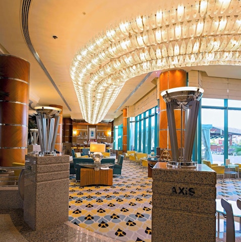 ビーチアクティビティ満載の5つ星ホテルに宿泊。ドバイアイも徒歩圏内！