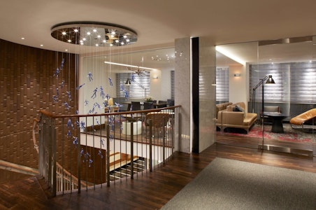 51ストリート駅へ徒歩3分!便利なキッチンつき4つ星ホテルに宿泊。ビジネスクラス利用