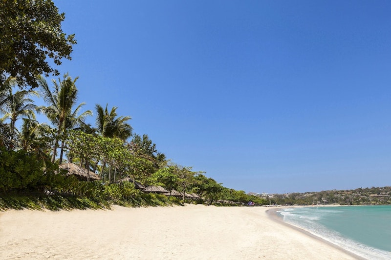 夕日や豪華な施設が自慢！美しいビーチが目の前に広がる5つ星リゾートで至福旅