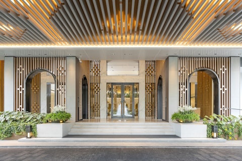 ナイトバザールは徒歩5分！チェンマイの街景色を望むスイートに滞在