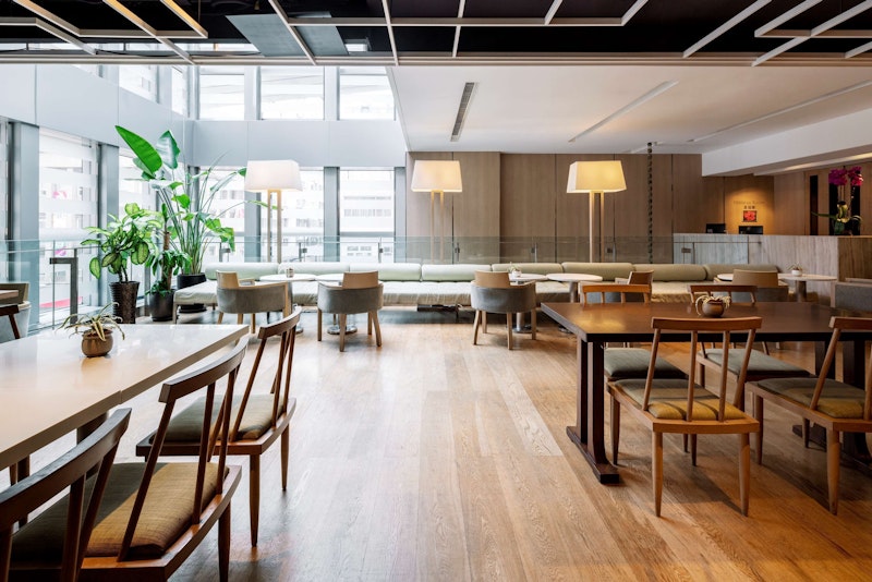 香港大学駅から徒歩1分！香港の下町の雰囲気をたっぷり味わえる立地のホテル滞在