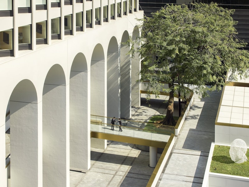 ルーフトップレストランつき！歴史的な建造物を改装した豪華な5つ星ホテルに宿泊