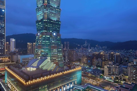 好立地も魅力の豪華5つ星ホテル！台北101ビューのツインルームに至福のステイ