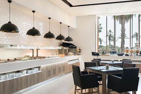 先着50組！11/1(土)販売スタート🎁 市内中心部でバルセロナの海を堪能！朝食つきもうれしい4つ星ビーチフロントホテルに宿泊