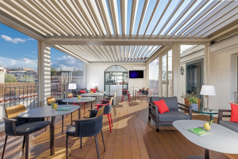 テルミニ駅まで1ブロック!歴史的建造物を改装したホテルで上質なステイ