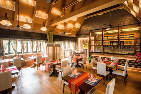 豪華プールやスパがあるホテルで充実のひとときを満喫!パトンビーチは徒歩圏内