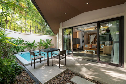 SALE価格🎂行き帰り機内泊！人目を気にせず楽しめるプールつきヴィラで癒しのひとときを満喫