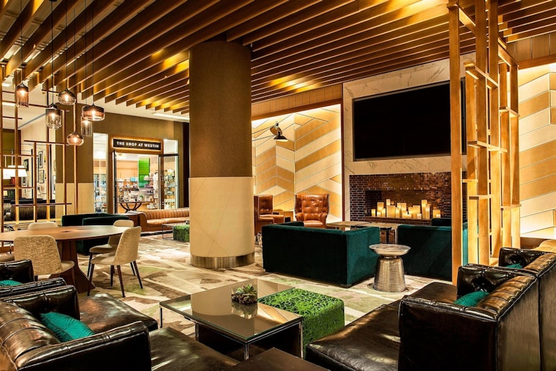 タイムズスクエアを一望！ブロードウェイを象徴する劇場に近い4つ星ホテル滞在