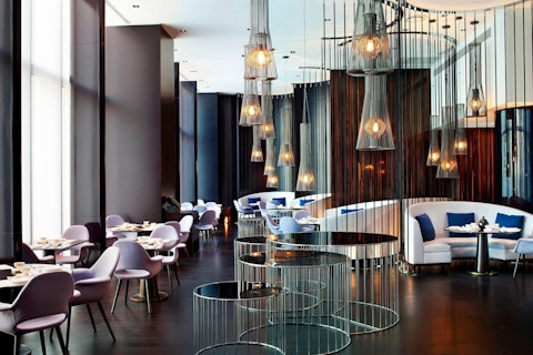 ドリンクチケットつき！市政府駅すぐの5つ星ホテルに宿泊。ビジネスクラス利用