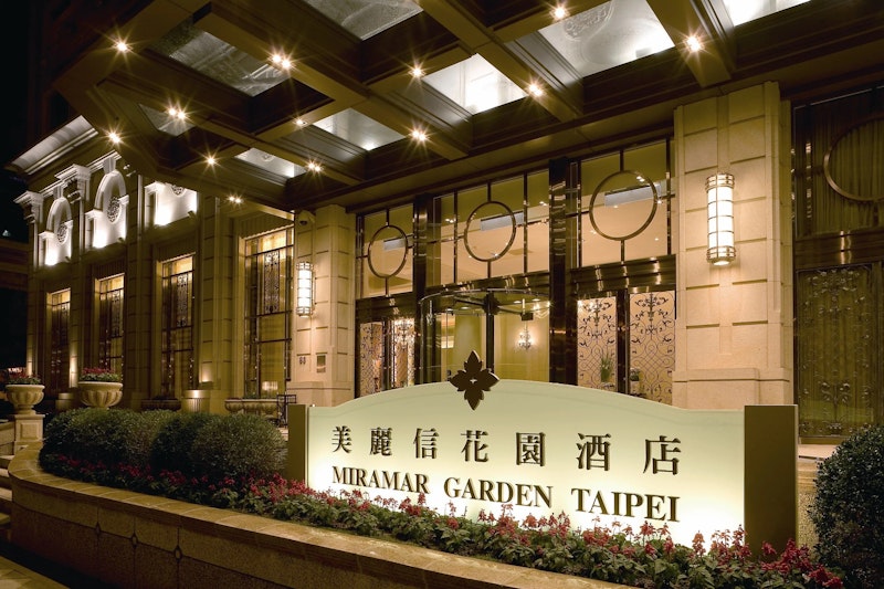 九份＆饒河街夜市ツアーつき！街歩きを楽しみたい方へ。往復送迎つき＆ビジネスクラス利用