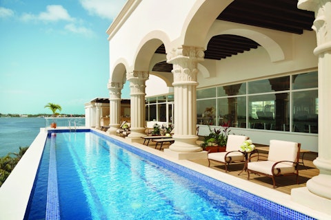 大人専用！ハネムーンの王道リゾートにステイ。オールインクルーシブ＆送迎つき