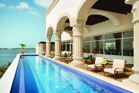 大人専用!ハネムーンの王道リゾートにステイ。オールインクルーシブ&送迎つき