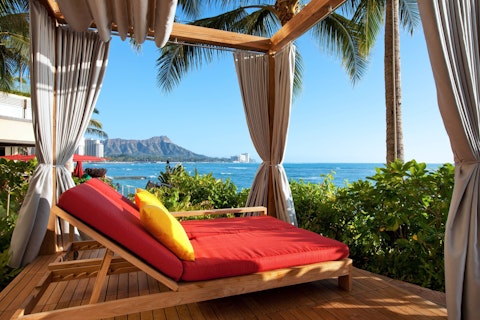 中心地で観光に便利！海辺のリゾートでハワイを満喫。エクストラ・コンフォート席