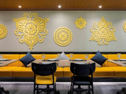 グルメもショッピングも楽しめるシーロムエリア!モダンなホテルに泊まる快適旅プラン