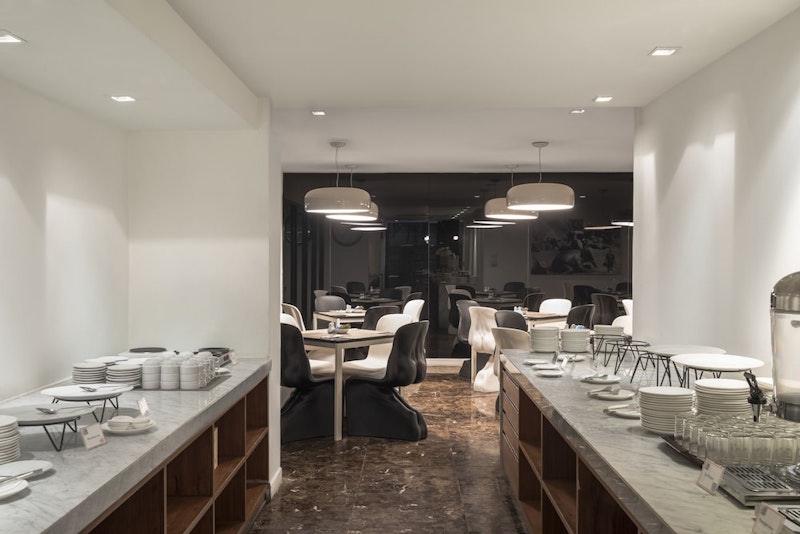 ピンクのガネーシャ&ワットパクナム観光つき!モダンなホテルに滞在。ビジネスクラス利用