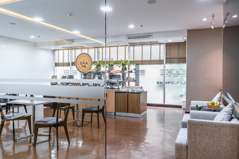 ピンクのガネーシャとワットパクナム観光つき!豪華レジデンスホテルに滞在。JAL利用