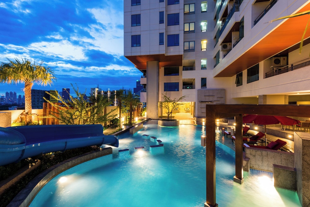 チャオプラヤー川ディナークルーズつき！豪華な5つ星レジデンスホテルで満喫