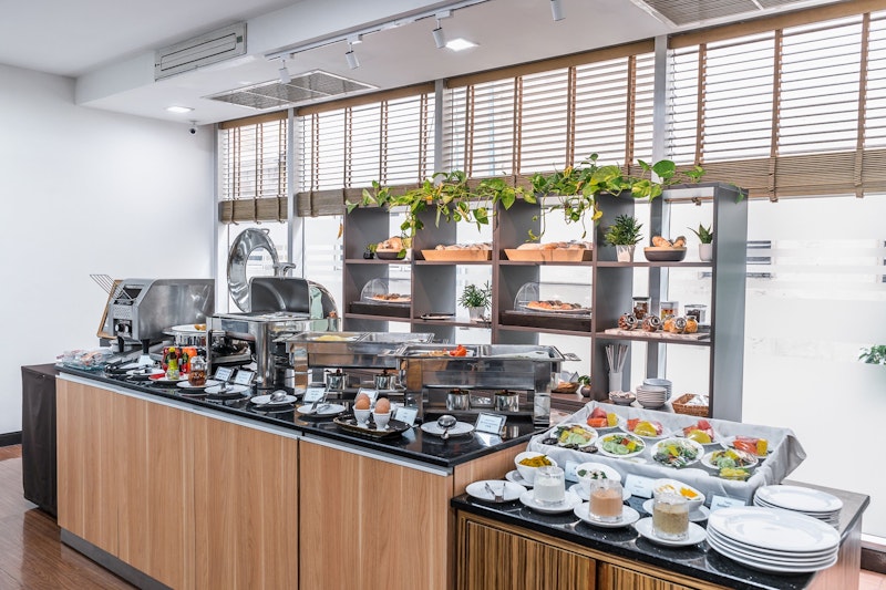 ピンクのガネーシャとワットパクナムツアー&高級レジデンスホテル泊!ビジネスクラス利用