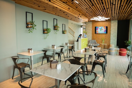 先着100組！1/3(土)販売スタート🎍リーズナブルなのにプチ豪華！おまかせ4つ星ホテルに泊まっておトクな旅をアイランドホッピングを含む5大特典つき！アクティブ派に便利なホテル泊。往復送迎つき