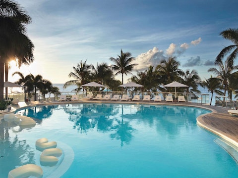 SALE価格🎉アイランドホッピングを含む5大特典つき！施設充実の5つ星リゾート泊。往復送迎つき