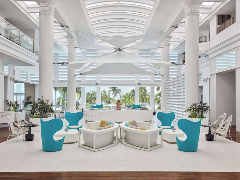 ジンベイザメ＆カワサン滝ツアーつき！マクタン島のリゾートホテル滞在。往復送迎つき