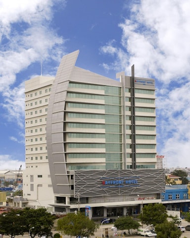 SMシティセブは徒歩圏内!コンビニやジム併設のホテルで充実ステイ。往復送迎つき