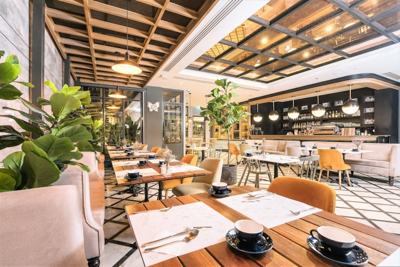 アユタヤ遺跡観光つき!夜景を望むレストラン併設のホテルに宿泊。ビジネスクラス利用