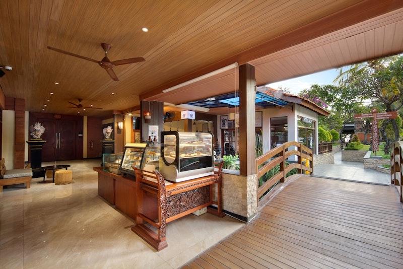 クタビーチが目の前！プール完備の4つ星ホテルでリラックスバリ時間