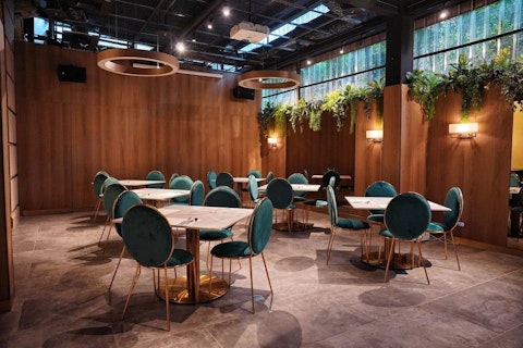 グループ旅にうれしいベッド4台確約！キッズルームやジム併設の4つ星ホテルで快適ステイ