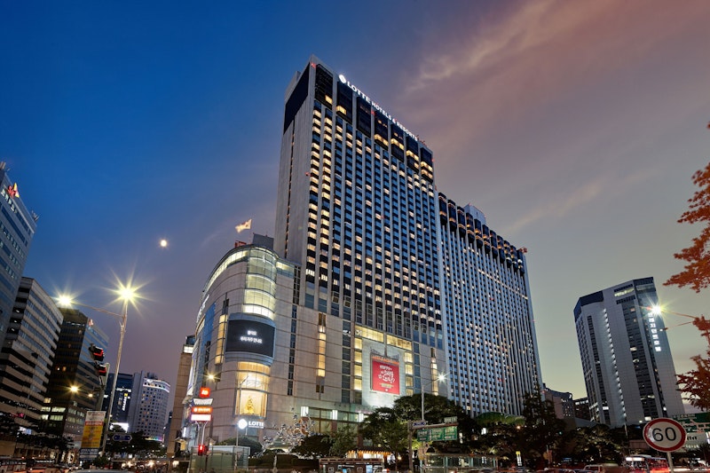 明洞通りがすぐ近くの好立地！ゴルフ練習場もあるラグジュアリーホテルにステイ